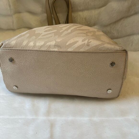 Dana  Buchman beige canvas and faux leather trims and accents shoulder bag. - Picture 6 of 14